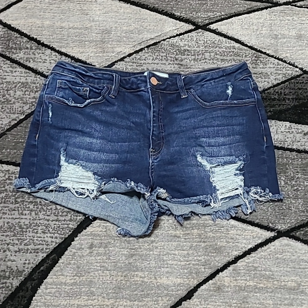 KANCAN SIGNATURE KURVY MID-RISE DISTRESSED DENIM JEAN SHORTS
